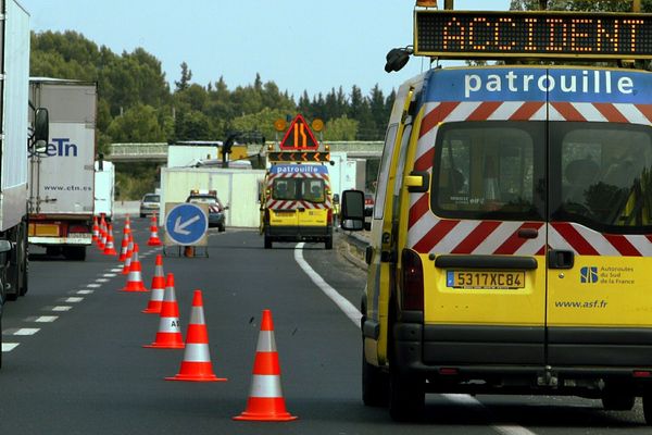 L'accident s'est produit en début d'après midi sur l'autoroute A71 à hauteur de l'aire des Volcans, près de la commune de Jozerand dans le Puy-de-Dôme