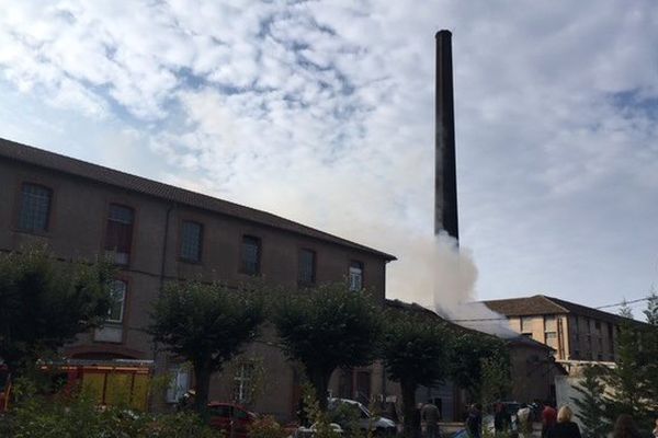 L'incendie a pris au pied de la cheminée