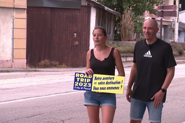 Erika et Pascal Blanc sont partis en vacances ce dimanche 13 août en stop, au départ d'Albertville et direction l'inconnu !