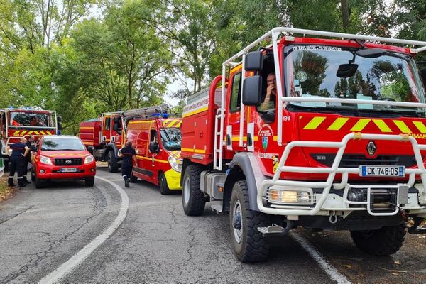 40 sapeurs-pompiers des Alpes-Maritimes sont partis dès ce mardi en renfort dans le Gard.