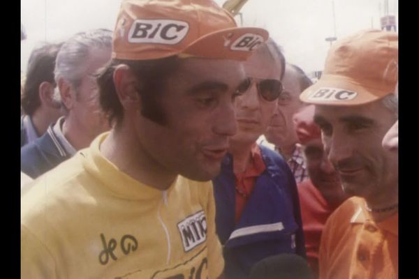 Luis Ocaña à l'arrivée du Tour de France 1973, qu'il vient de remporter.