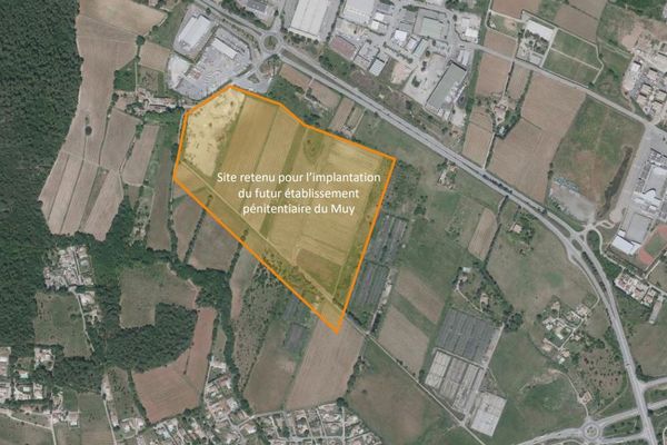 Une implantation est possible au sein de la zone d’aménagement différé (ZAD) de 74 hectares situés à l’ouest de la ville du Muy, dite « Arc Sud ».