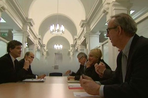 Table ronde des 5 élus picards et des 2 ministres  