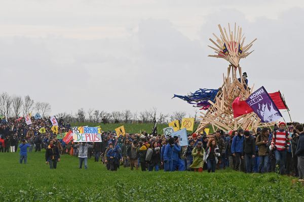 Tracteurs et vélos contre les méga-bassines et pour le partage de