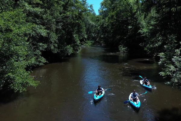 Jura : les activités aquatiques sont interdites dans les rivières du département, comme le kayak