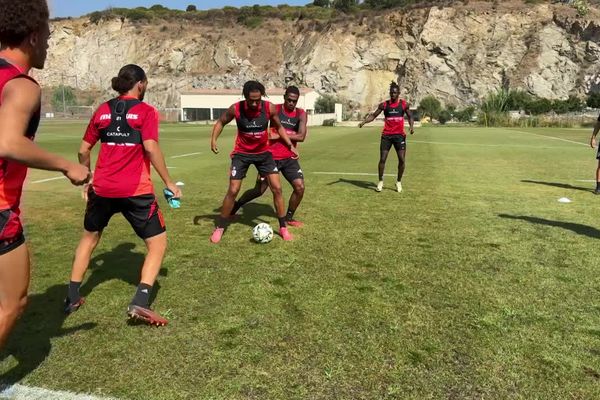 L'ACA sera sur le pont à 20h ce vendredi 16 août pour la première journée de championnat face à Rodez. Aux côtés de leur nouvel entraîneur, les Blancs et Rouges auront comme objectif de bien débuter la saison à domicile.