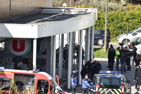 Quatre ans après les attentats de Trèbes et Carcassonne (Aude) le 23 mars 2018, l'instruction judiciaire est close. On s'achemine vers un procès en 2023.