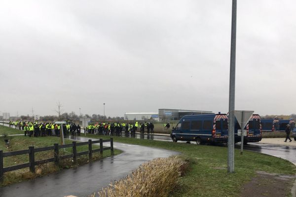 L'homme qui a heurté un véhicule de police samedi 15 décembre à Mondeville, après avoir refusé un contrôle, a été interpellé dimanche à son domicile.