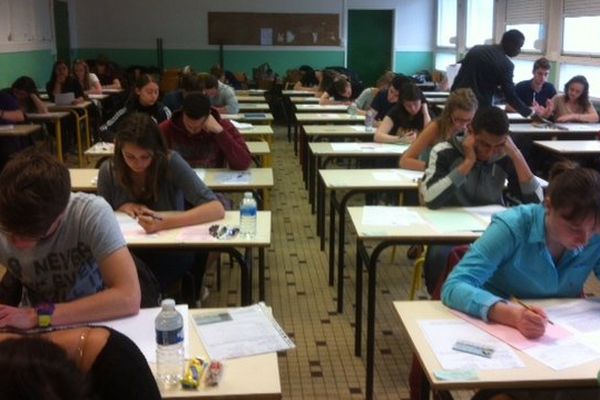 Au lycée Robespierre d'Arras, ce lundi matin. 