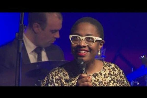 La chanteuse Cécile McLorin Salvant sur scène