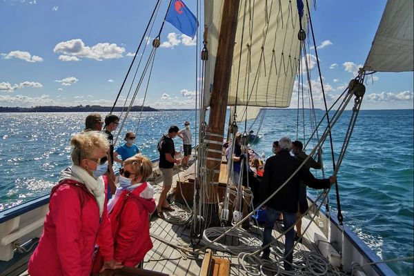 La Granvillaise accueille de nouveaux 30 marins à son bord pour des sorties en mer. 