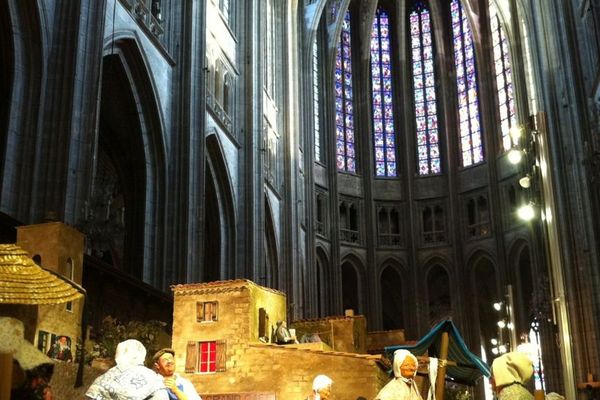 Crèche provençale en la cathédrale d'Orléans. ces santons et réalisations sont à voir jusqu'au 10 janvier