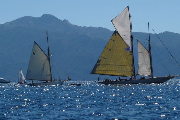 Archive : la neuvième édition de la Corsica Classic est lancée. Une régate itinérante qui explore les plus beaux paysages de Corse avec des yachts d’exception. 