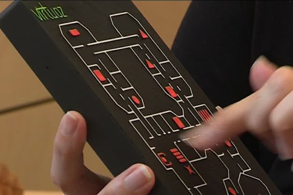 Un boîtier tactile et sonore pour aider les déficients visuels conçu à partir du plan des administrations