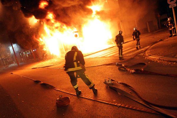 80 pompiers sont intervenus à Bondy pour lutter contre un grave incendie dans la halle Suzanne-Buisson. Image d'illustration