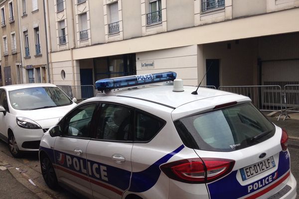 L'immeuble dont un des balcon s'est effondré à Angers, faisant 4 morts et 14 blessés, est situé au 25 rue Maillé, dans le centre-ville d'Angers.