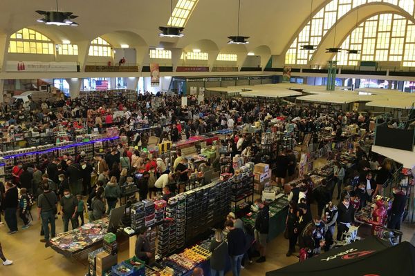 Ce dimanche 30 août 2020, XXX au total ont participé à la brocante du geek