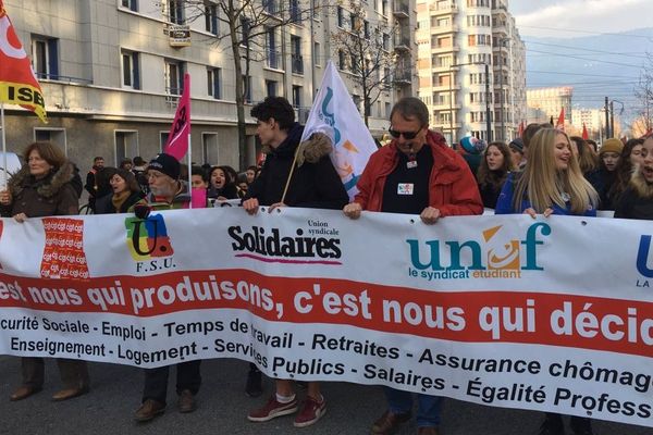 La manifestation s'est élancée du bouvelard Maréchal Foch pour rejoindre la place de Verdun.