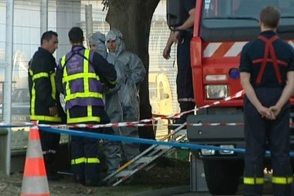 Des pompiers sur le site de Copak, vendredi matin. 