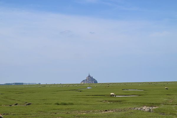 Soleil dominical sur la Baie du Mont-Saint-Michel.