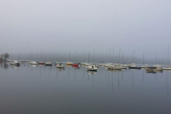 La région des Pays de la Loire se réveille dans la brume (Port Saint Jean, Photo : Myr Iam/Facebook)