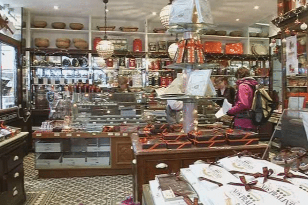 Dans la plus ancienne chocolaterie de Paris, A la Mère de famille, sitiuée dans le 9ème arrondissement.