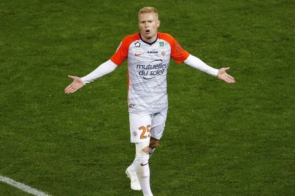 La réaction du milieu de terrain de Montpellier Florent Mollet après qu'il a reçu un carton rouge lors du match de Montpellier à Guingamp - 6 octobre 2018