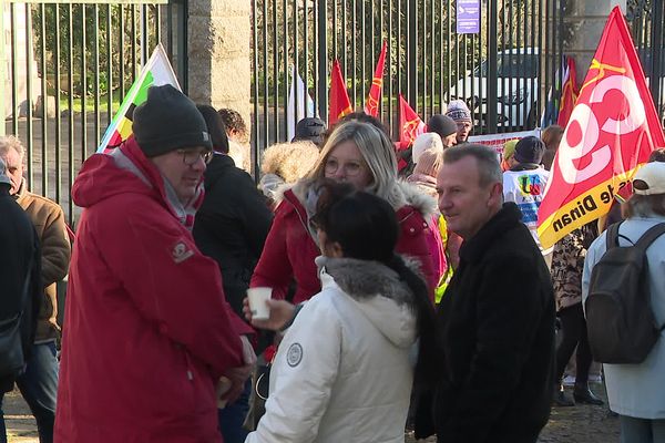 À Dinan, 200 personnes se sont mobilisées contre la réforme des retraites, ce samedi 21 janvier 2023.