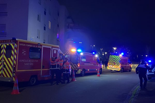 Cet incendie a mobilisé un grand nombre de sapeurs-pompiers.