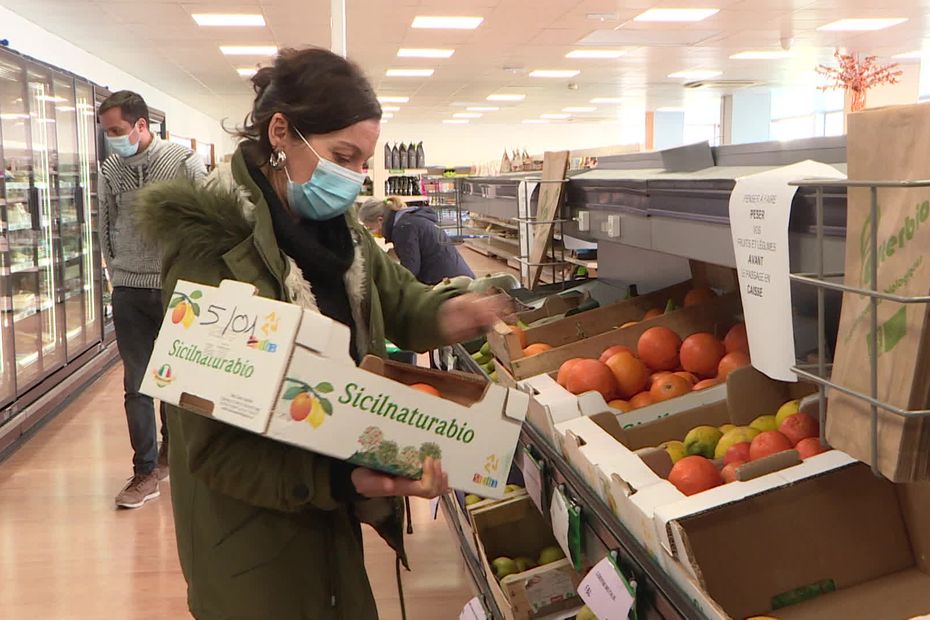 In Toulon, customers choose the products that will be on the shelves of a cooperative supermarket