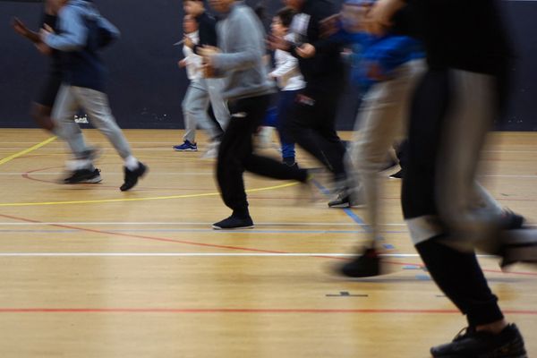 Les faits se sont déroulés pendant un cours de sport.