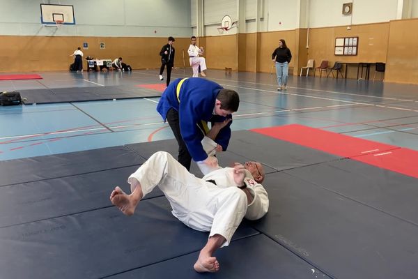 Le petit Alexian s'essaie au judo. Limoges, le 29 mars 2023.