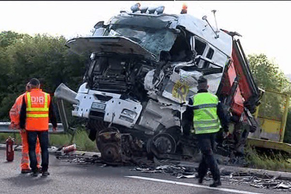 Un des chauffeurs a été éjecté de sa cabine