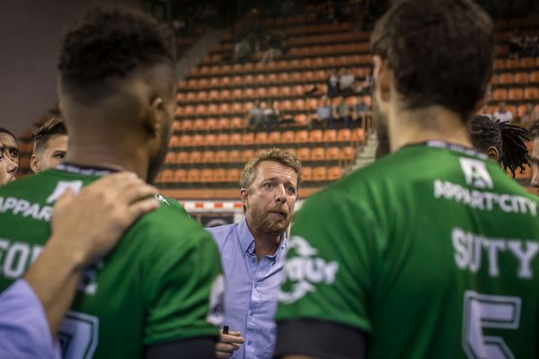 L'Usam Nîmes en plein briefing - archives