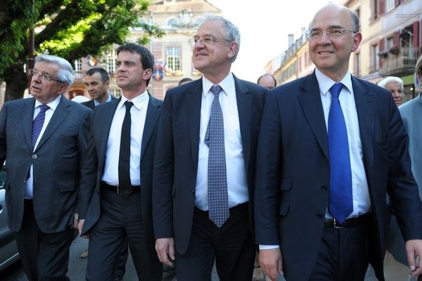 14 juin 2012 - Etienne Butzbach (3ème à droite) soutenu lors des législatives par Jean-Pierre Chevènement,  Manuel Valls et Pierre Moscovici 