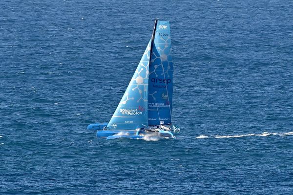 Thibaut Vauchel-Camus convoyait son Ocean fifty "Solidaires en peloton" après avoir participé à la Med Max, première course à la voile entre Port-Camargue dans le Gard et Saïda au Maroc