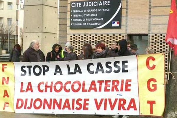 Les salariés de la Chocolaterie de Bourgogne ont manifesté devant le tribunal de commerce