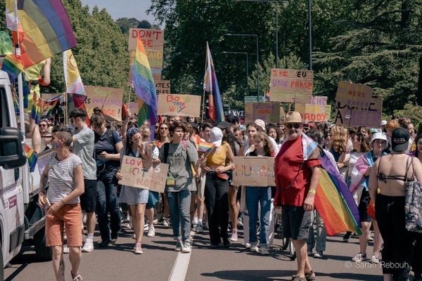 En 2022, à Besançon, la marche militante contre l'homophobie et la transphobie avait déjà rassemblé des milliers de participants