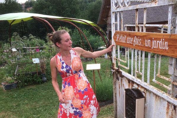 "Il était une fois...un jardin conté", un jardin botanique à découvrir jusqu'en septembre à La Ségalassière dans le Cantal. 

