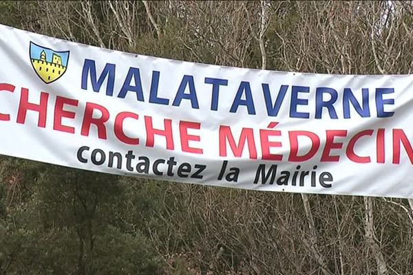 A Malataverne, dans la Drôme, deux banderoles ont été installées sur lesquelles est inscrit « Cherche médecin ». Malataverne (26) le 10 janvier 2018