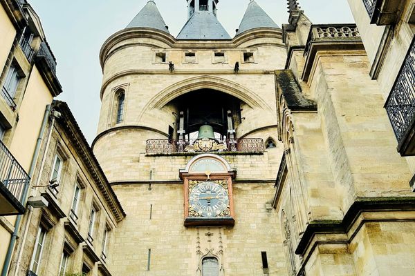 Le ciel alternera entre éclaircies et faibles pluies à Bordeaux. (La Grosse Cloche).