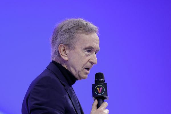 La holding familiale de Bernard Arnault devrait racheter le Paris FC.