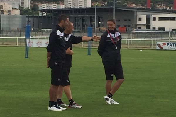 Corinne Diacre (ici à l'entrainement mercredi 29 juillet) vise la première moitié de tableau pour sa deuxième saison à la tête du Clermont Foot 63 (Ligue 2).