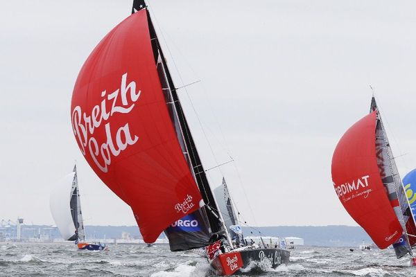 Gildas Mahé, l’un des favoris de la 49e Solitaire du Figaro, est l’un des 4 skippers contraints à l’abandon de la première étape suite à la casse des barres de flèche de son monocoque « Breizh Cola »