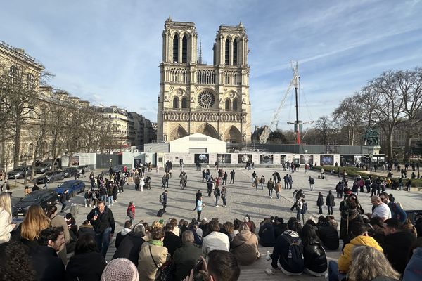 L'incendie qui a ravagé Notre-Dame de Paris est survenu le 15 avril 2019.