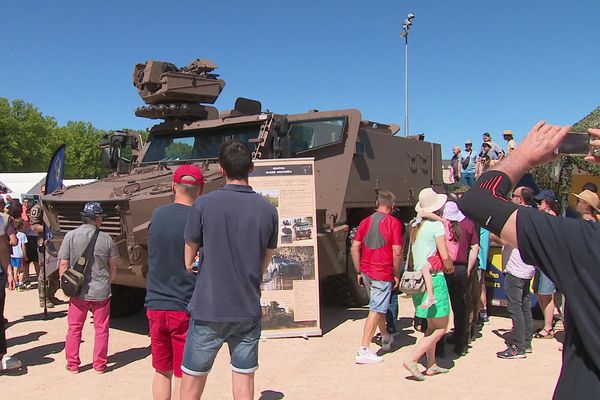 A Mâcon-Chaintré, les armées ont déployé leur matériel afin de le présenter au public