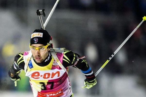 Martin Fourcade durant la première étape de la coupe du monde 2013/2014 de biathlon