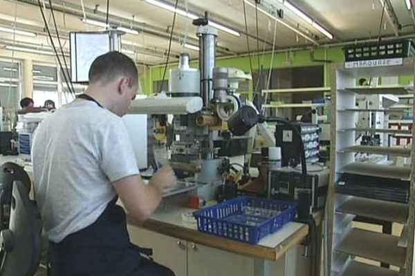 Un atelier de SIS Maroquinerie à Avoudrey (25)