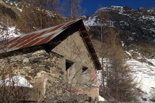 Grange dans laquelle le corps a été retrouvé