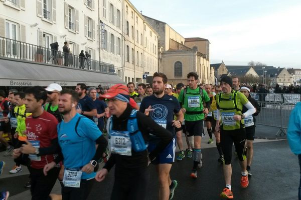 La 25e édition marathon de La Rochelle a rassemblé plus de 25 000 coureurs.